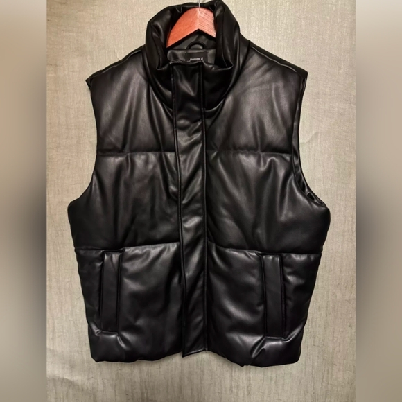 Forever 21 Men's LG Black Vest - Picture 6 of 8